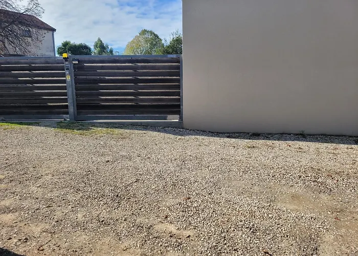 Espace privée une chambre ,salle bain toilettes chez l habitants Alloggio in famiglia *